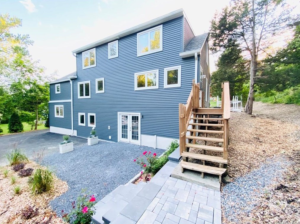 148 Cortlandt St, Croton On Hudson NY  10520-1416 exterior