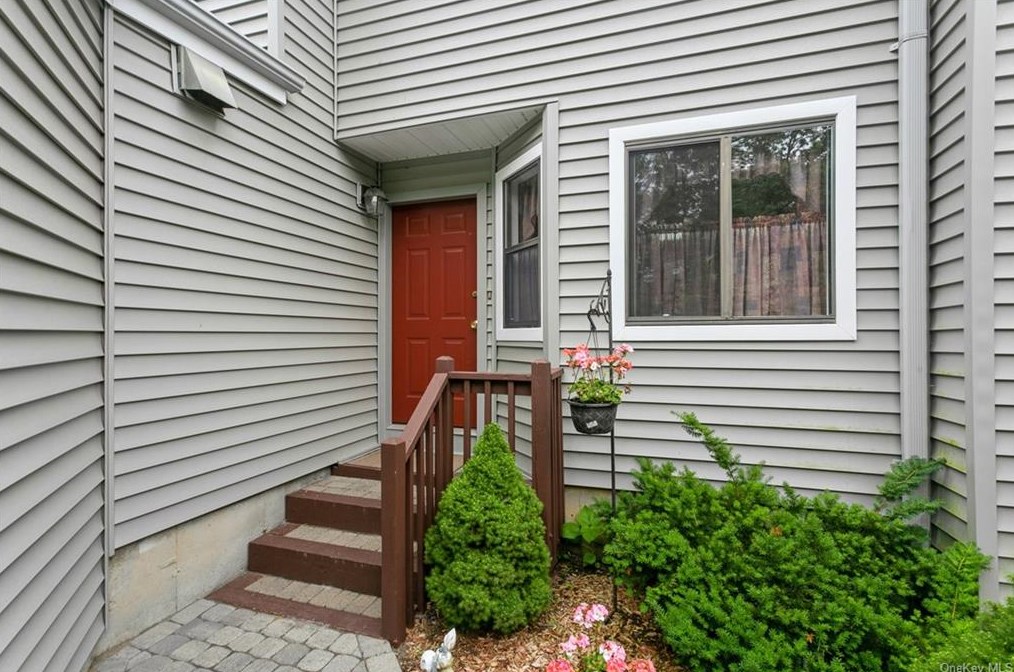 122 Hunter Ln #122, Crotonville, NY 10562