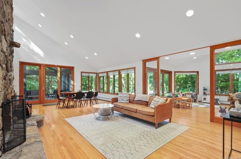 15 Loggers Ct, Kent Lakes, NY 10512-3408