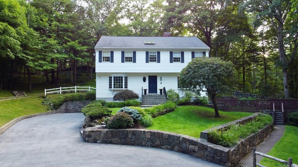 22 Algonquian Trl, Briarcliff, NY 10510-1948