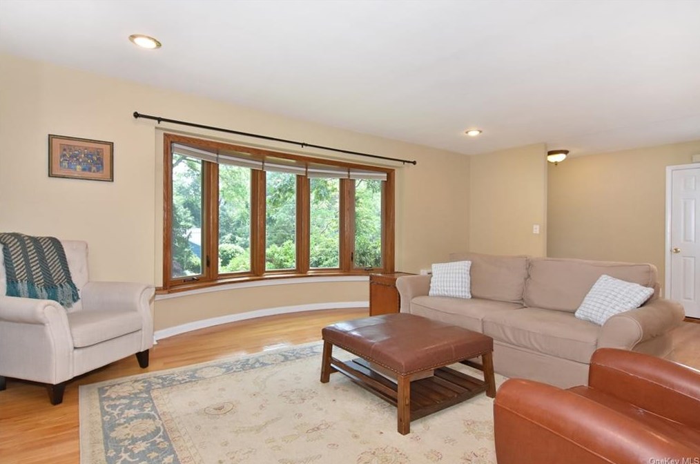 39 Birchwood Ln, Hartsdale, NY 10530