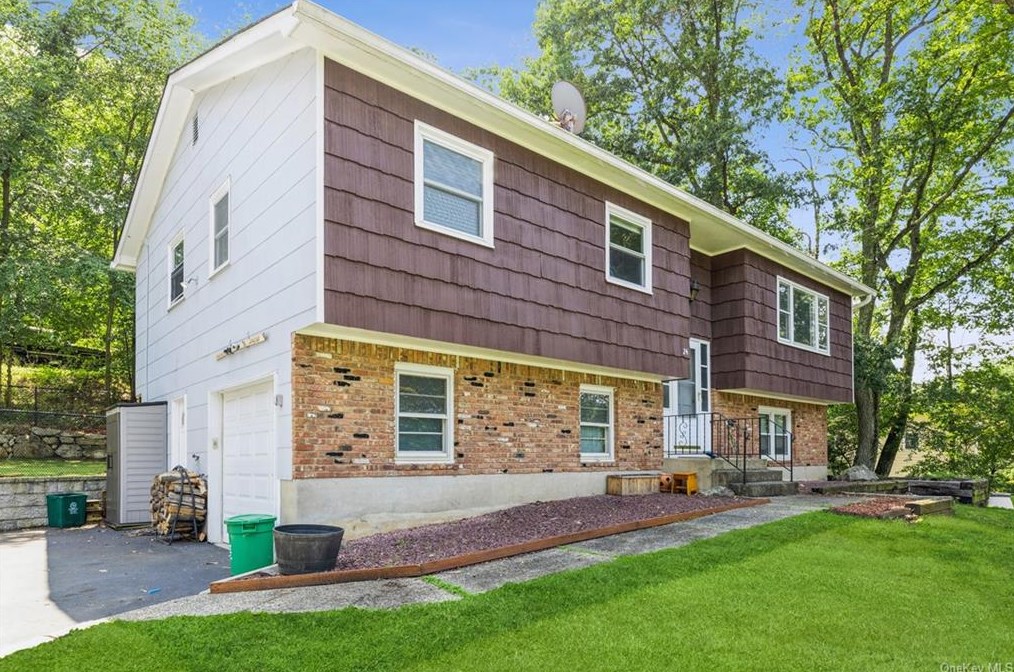 24 Woodrum Dr, Stony Point, NY 10980