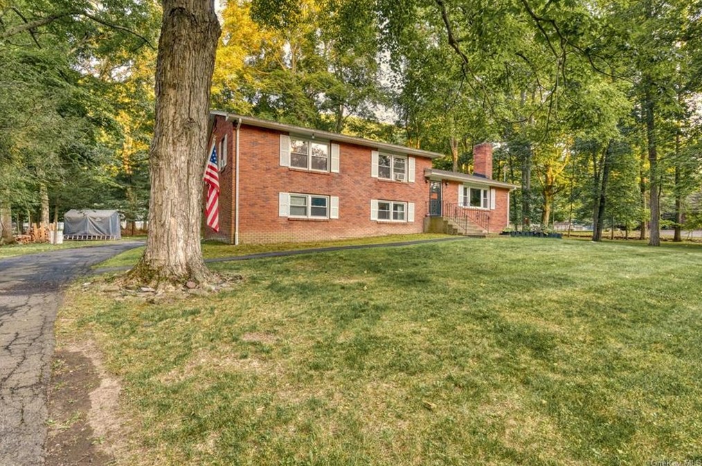 6 Meore Way, Washingtonville, NY 10992