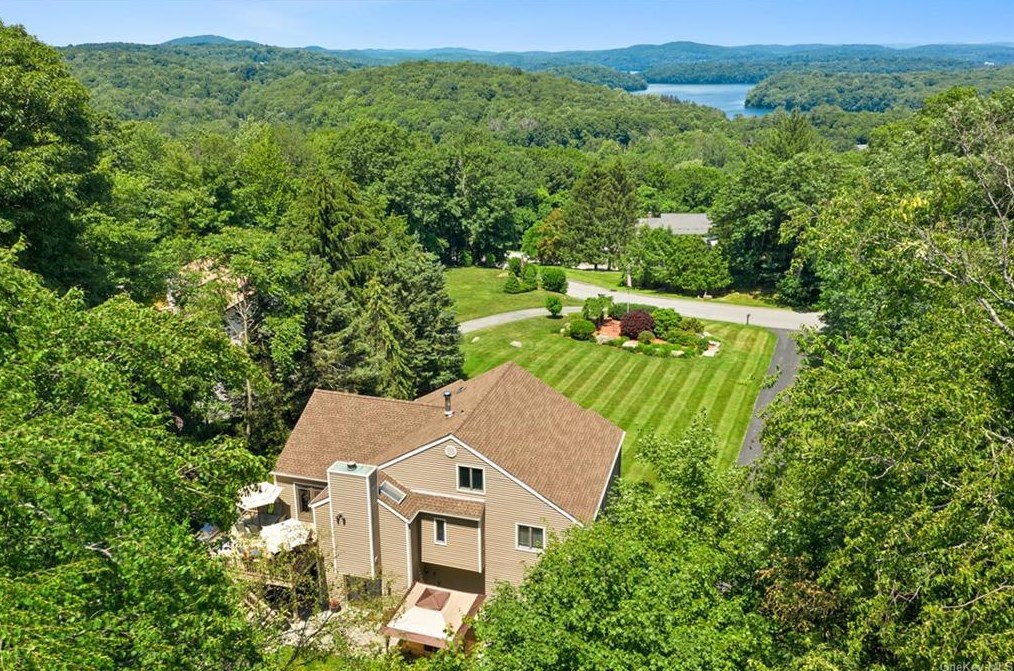 27 Katie Ct, Mahopac, NY 10541