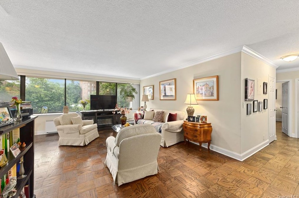 15 Stewart Pl Apt 3e, White Plains, NY