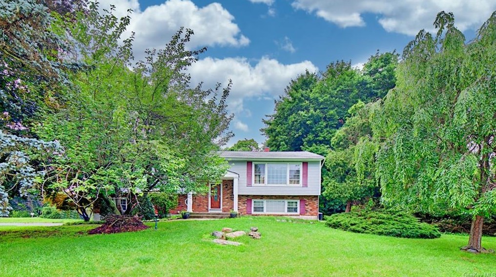 31 Colony Dr, Monroe, NY 10950-3124