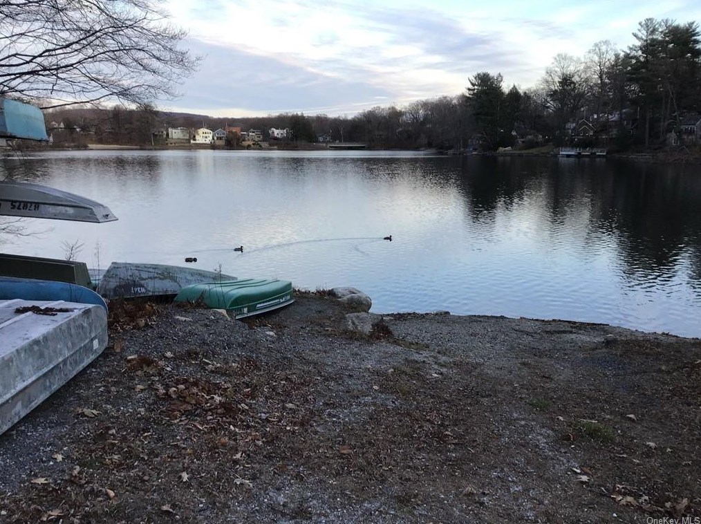 49 Becker St, Lake Peekskill NY  10537-1308 exterior