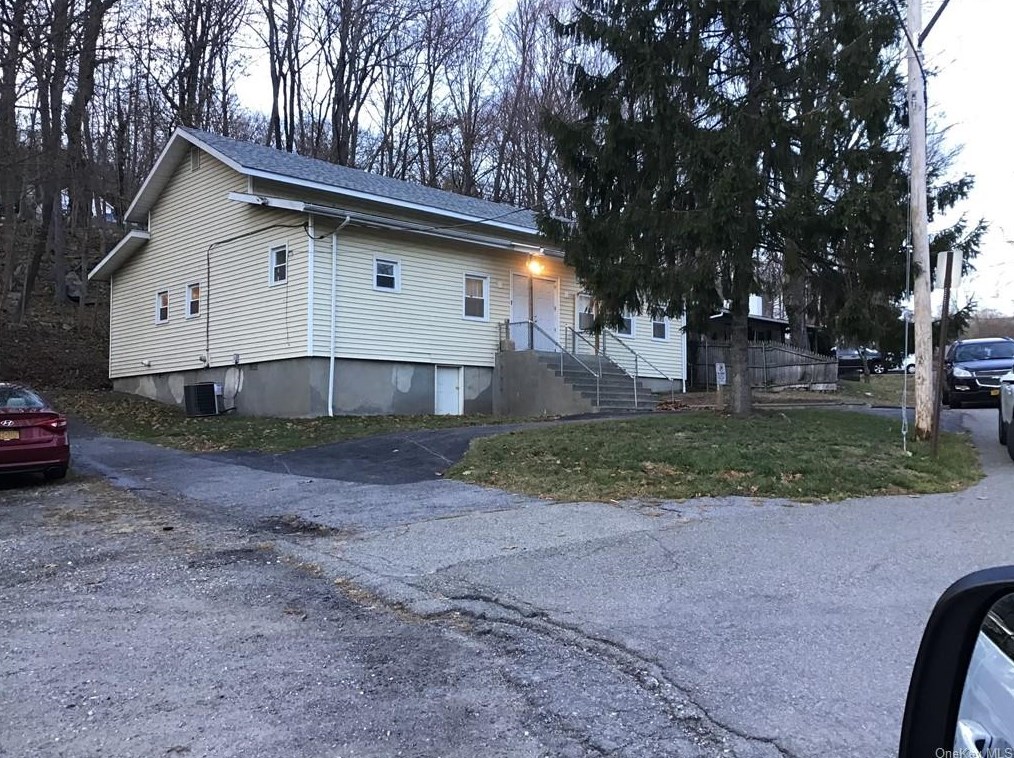 49 Becker St, Lake Peekskill NY  10537-1308 exterior
