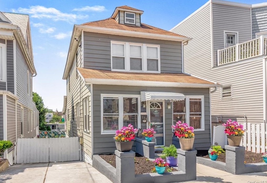 128 Scott Ave, Yonkers, NY 10704-4318