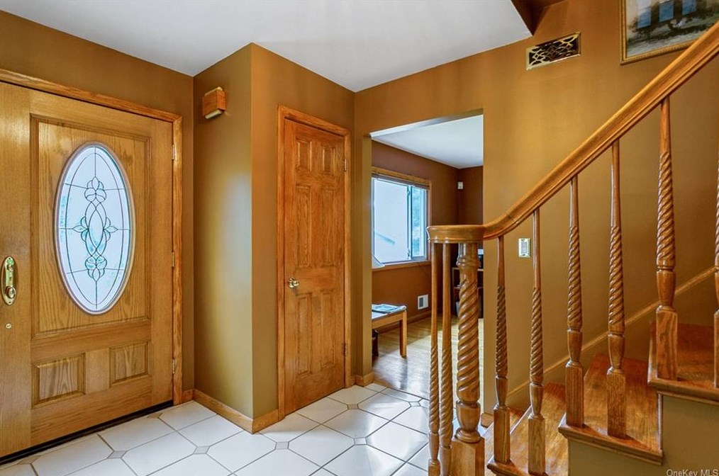 119 Emerson Ct, Yorktown Hgts, NY 10598