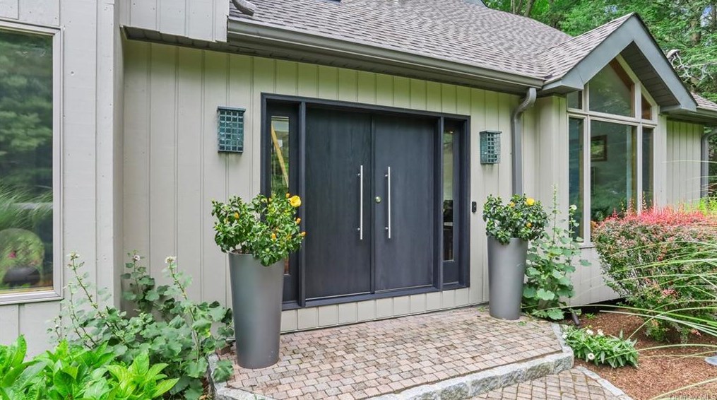 19 Furnace Brook Dr, Cortlandt Manor, NY 10567-6503