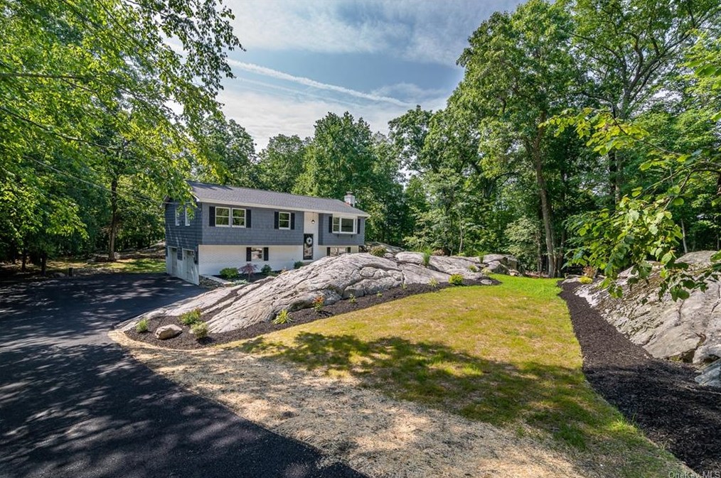 98 Whangtown Rd, Kent Lakes NY  10512-4024 exterior