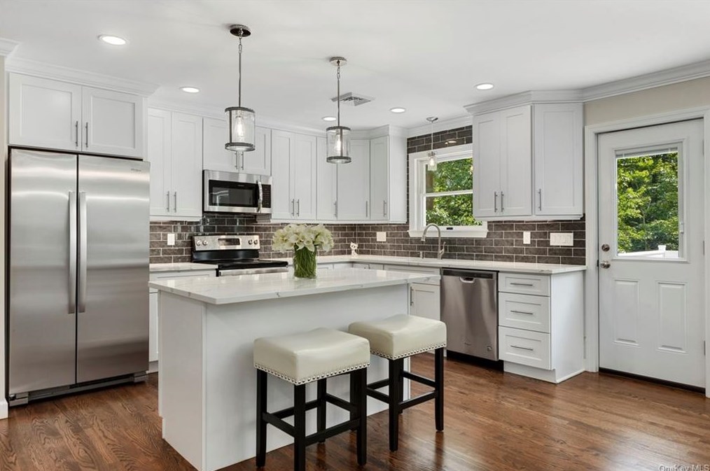 98 Whangtown Rd, Kent Lakes NY  10512-4024 exterior