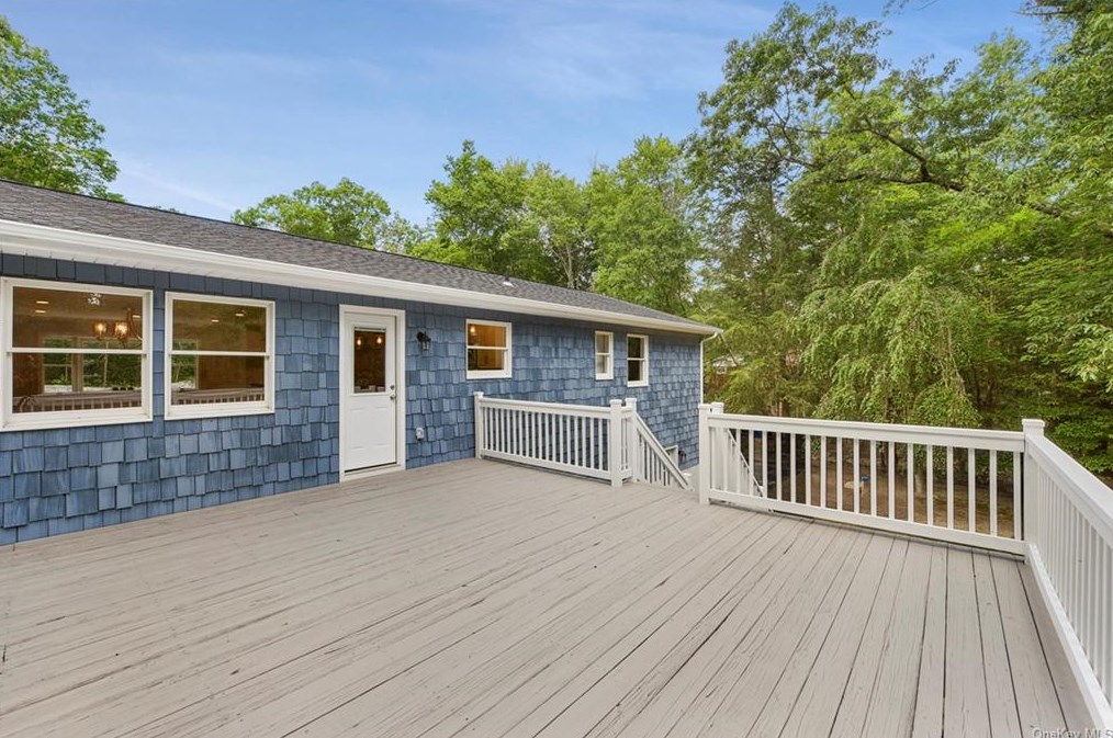 98 Whangtown Rd, Kent Lakes NY  10512-4024 exterior