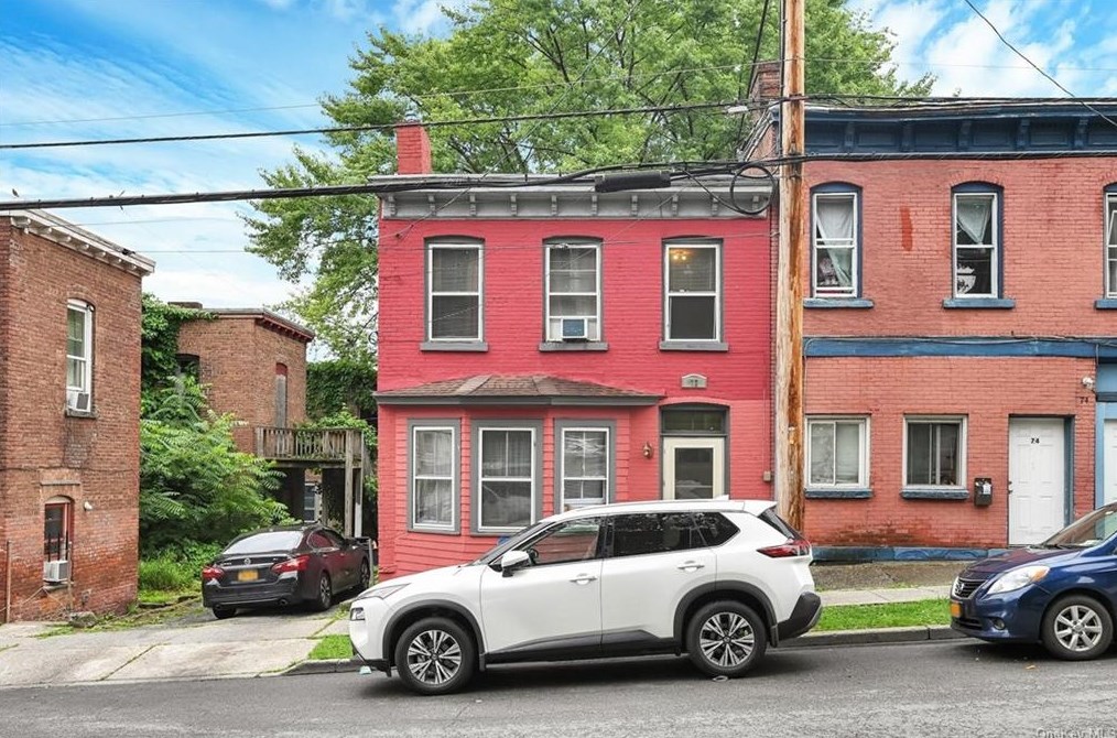 72 Lander St, Newburgh, NY 12550-4943