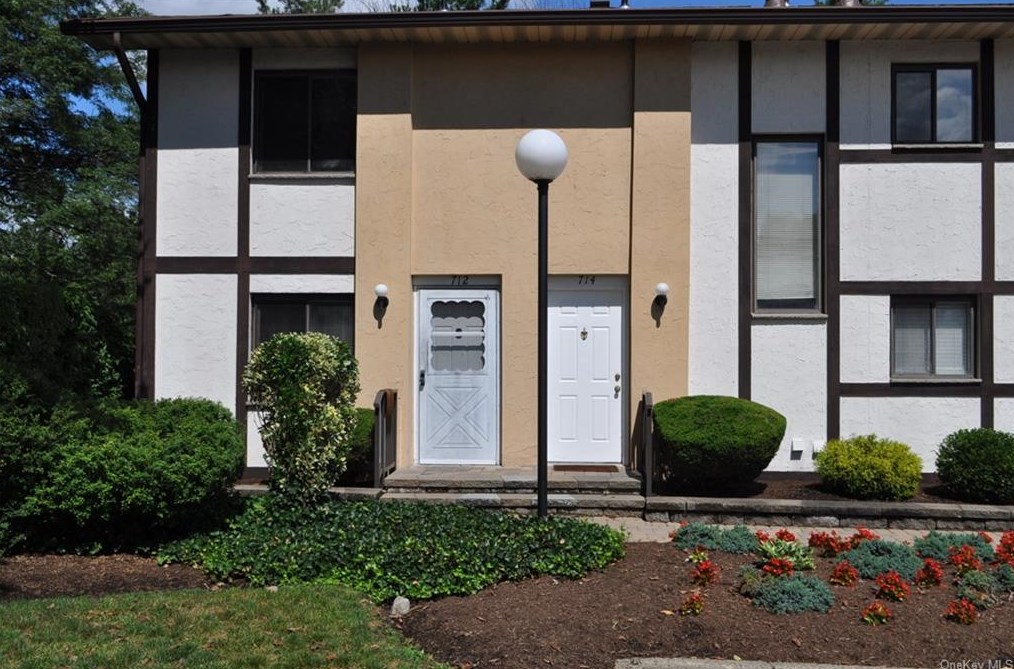 714 Tudor Hl, Nanuet, NY 10954-5921