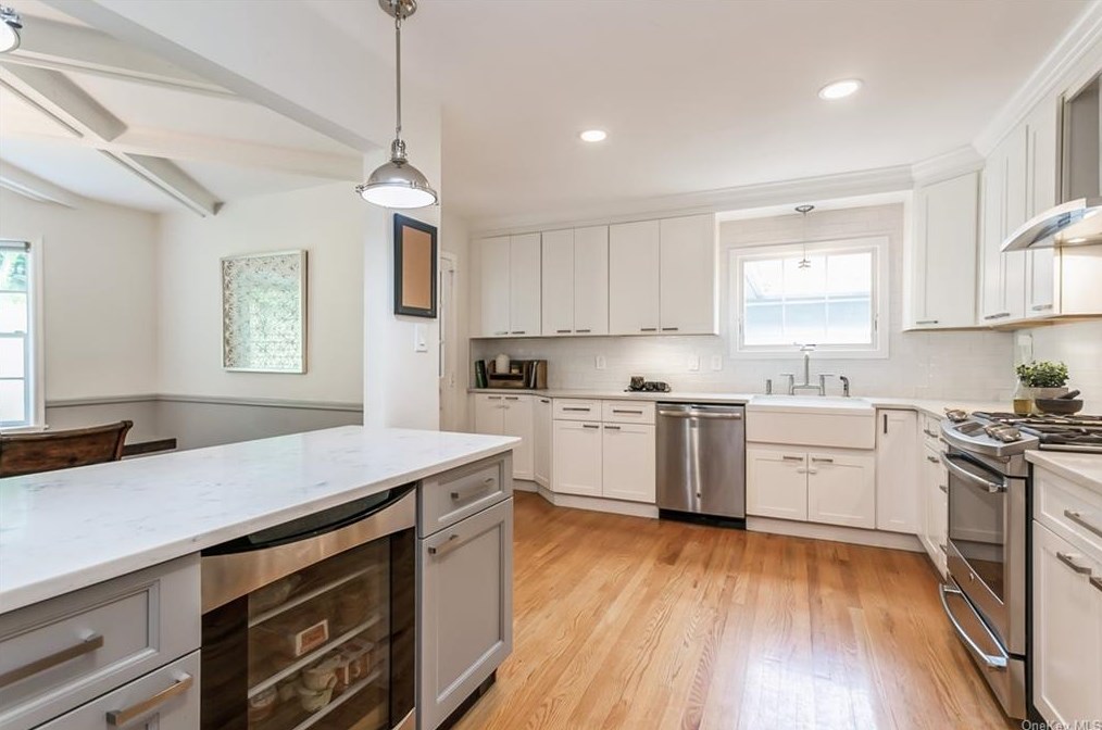 2254 Ridge St, Yorktown Hgts, NY 10598