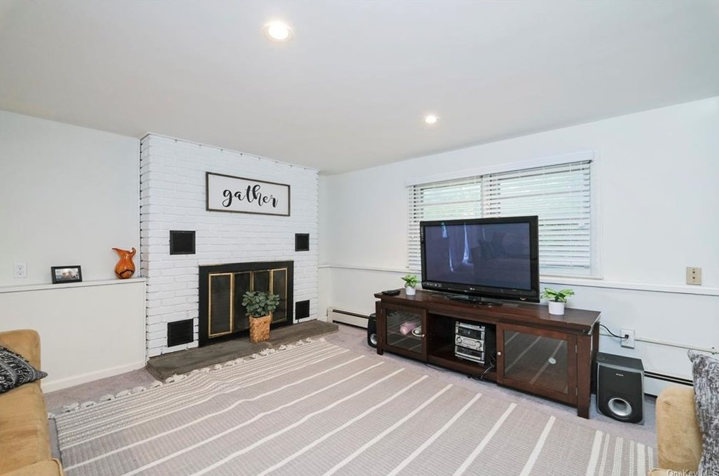 74 Allison Rd, Katonah NY  10536-3428 exterior