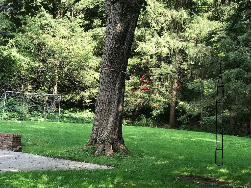 74 Allison Rd, Katonah NY  10536-3428 exterior