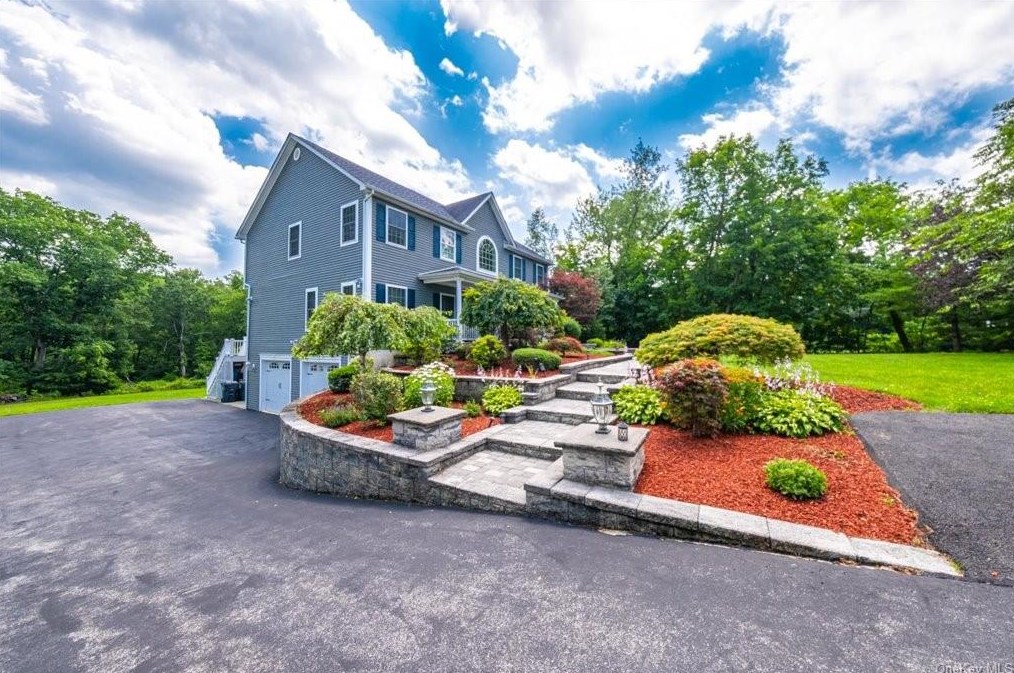 20 Frozen Ridge Rd, Newburgh, NY 12550-1205