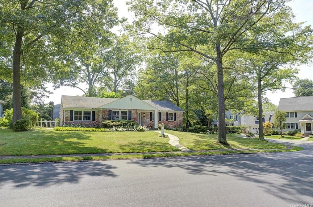 11 Harding Dr, Rye, NY 10580-1312