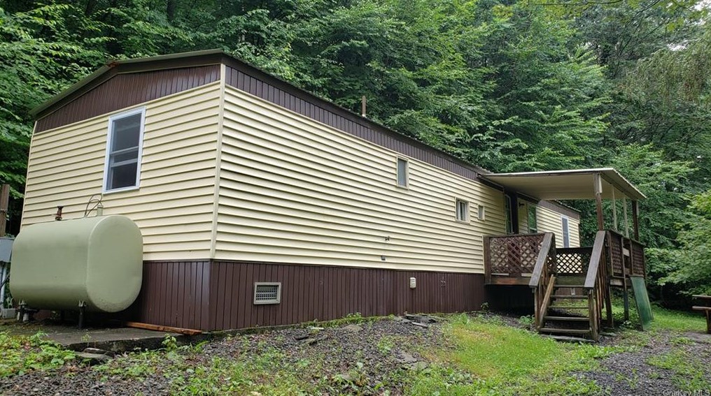 8 Clark Rd, Sundown, NY 12740-5403