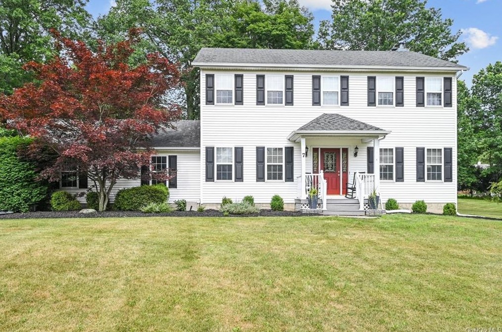 7 Hampton Hills Dr, Goshen, NY 10924-6940