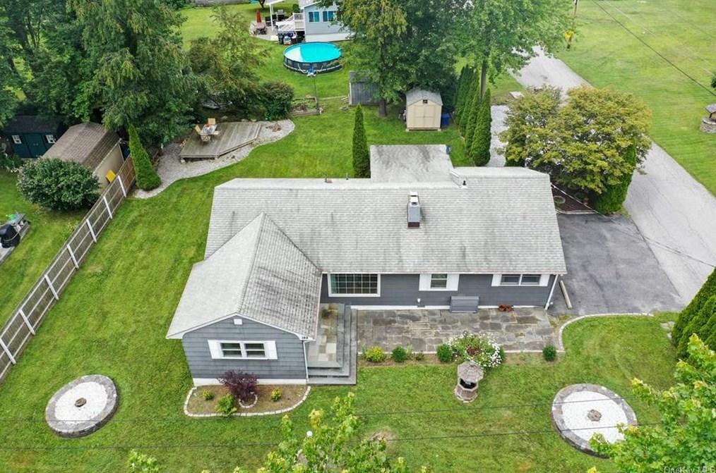 189 Putnam Dr, Kent Lakes, NY 10512-5165