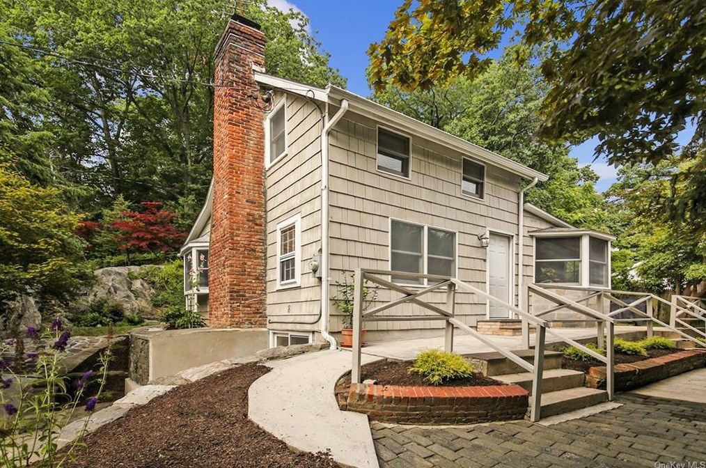 90 Eiler Ln, Irvington On Hudson, NY 10533-1100