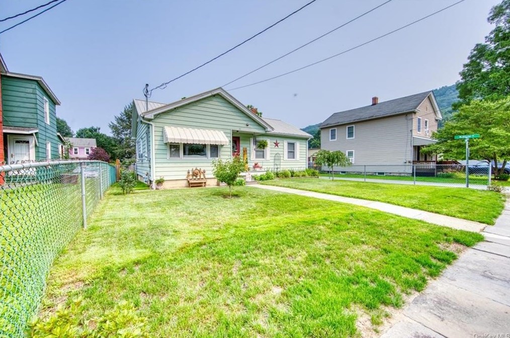 22 Coleman St, Port Jervis, NY 12771-2901