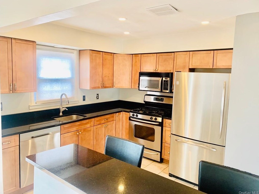 54 Creamery Dr, Newburgh NY  12553-8021 exterior