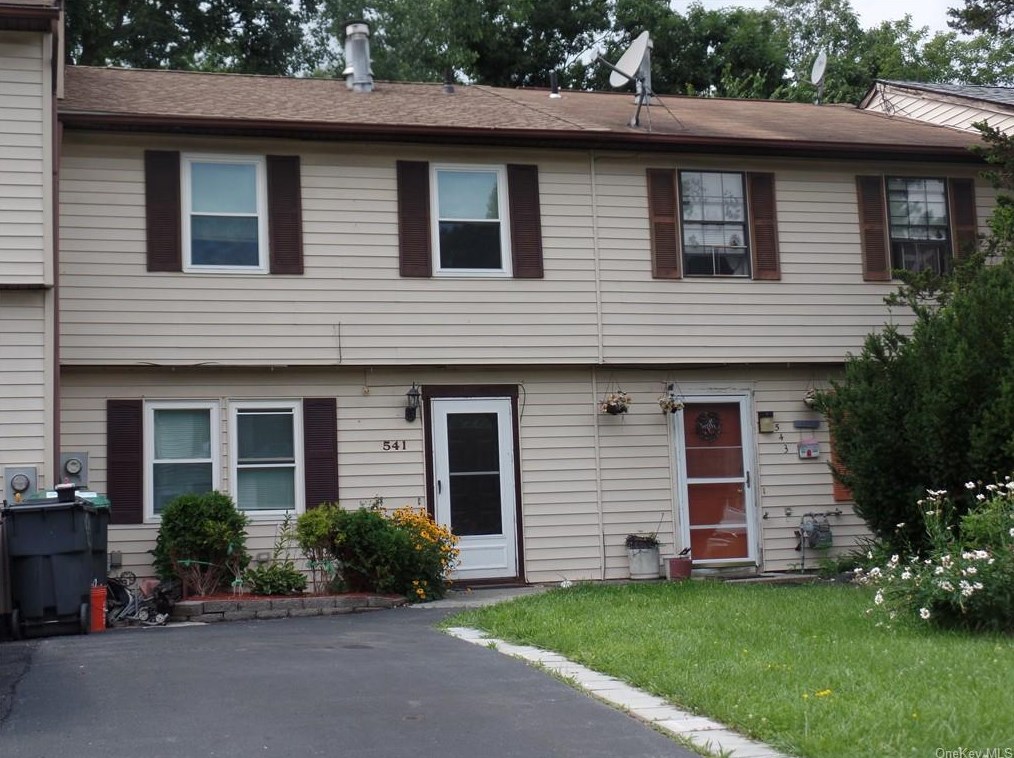 541 Saracino Dr, Maybrook, NY 12543