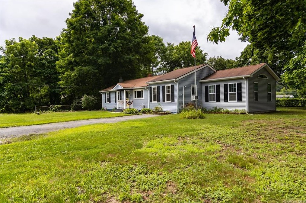 27 Hickory Ave, Port Jervis NY  12771-3727 exterior