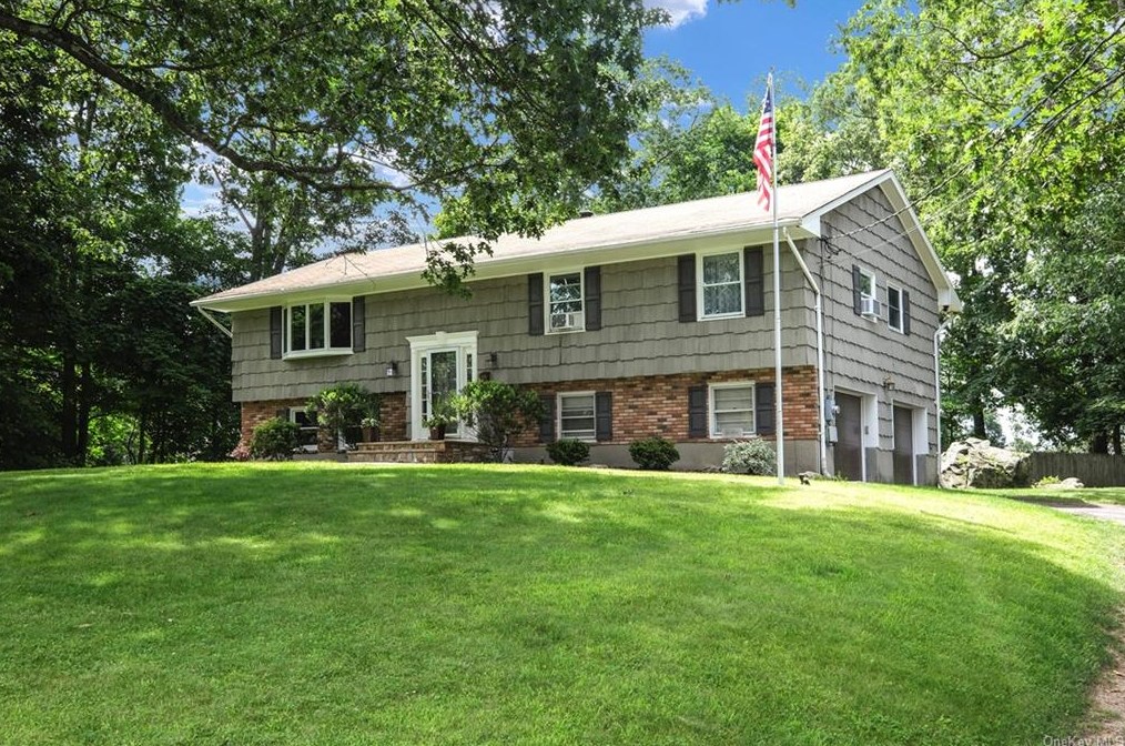 4 Magnolia Ln, Cortlandt Manor, NY 10567-6717