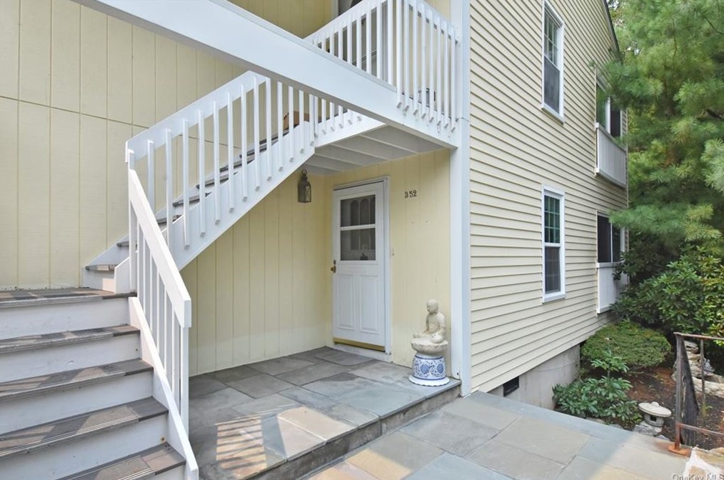 352 Carroll Close, North Tarrytown, NY 10591