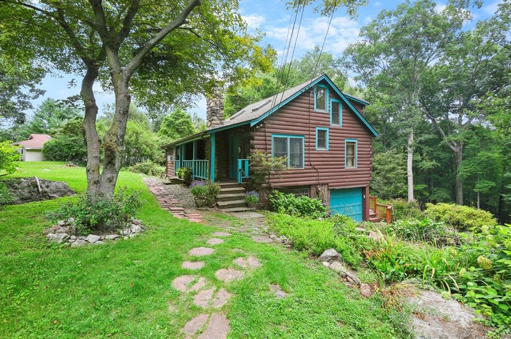 74 Pine Trl, Kent Lakes, NY 10512-5739