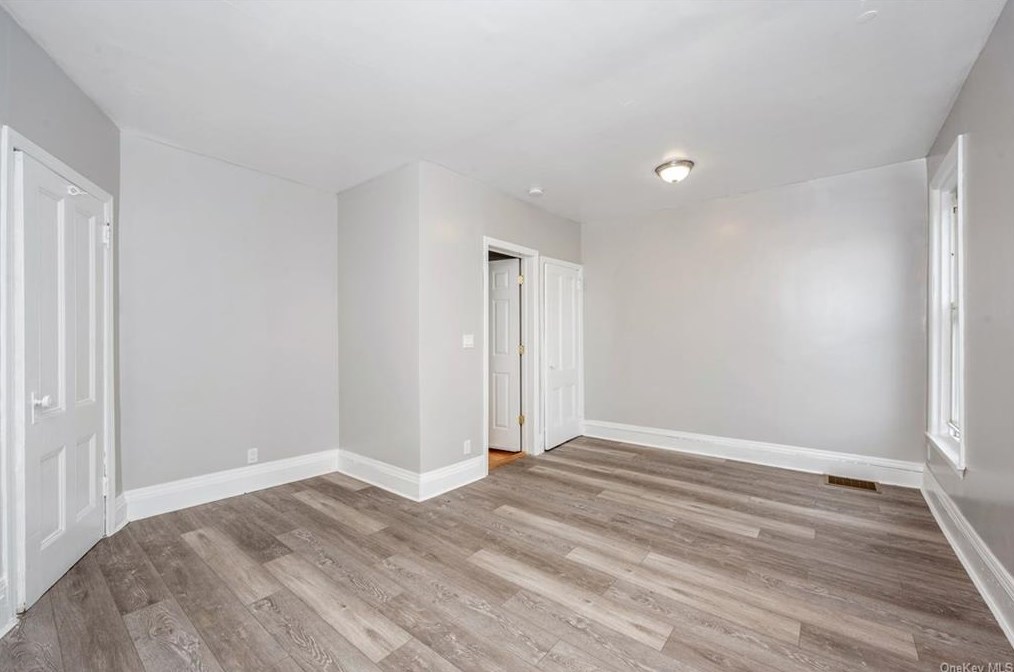 22 Saratoga Ave, Yonkers NY  10705-3209 exterior