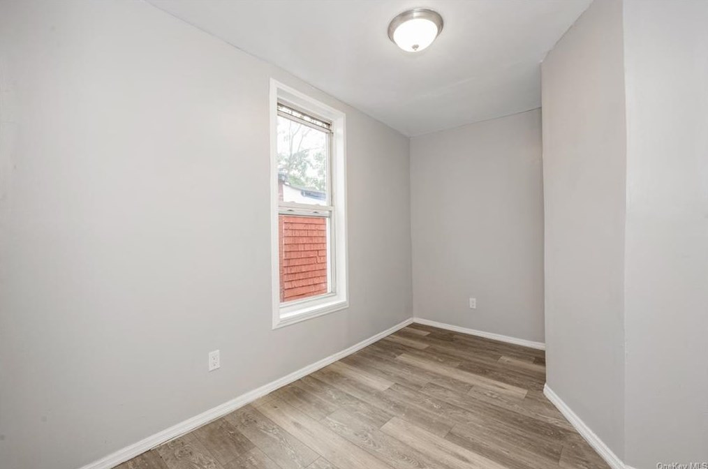 22 Saratoga Ave, Yonkers NY  10705-3209 exterior