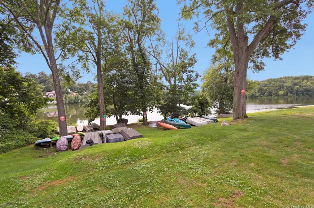 7 Kings Ct #b, Mohegan Lake, NY 10547