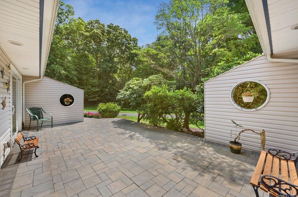 1195 Williams Dr, Shrub Oak, NY 10588