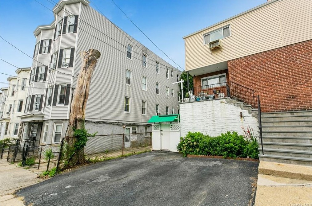 25 Alder St, Yonkers, NY 10701-4501