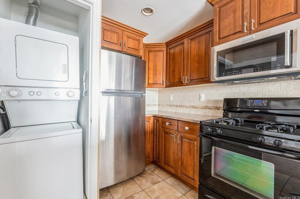 3 Cross St #302c, Airmont, NY 10901