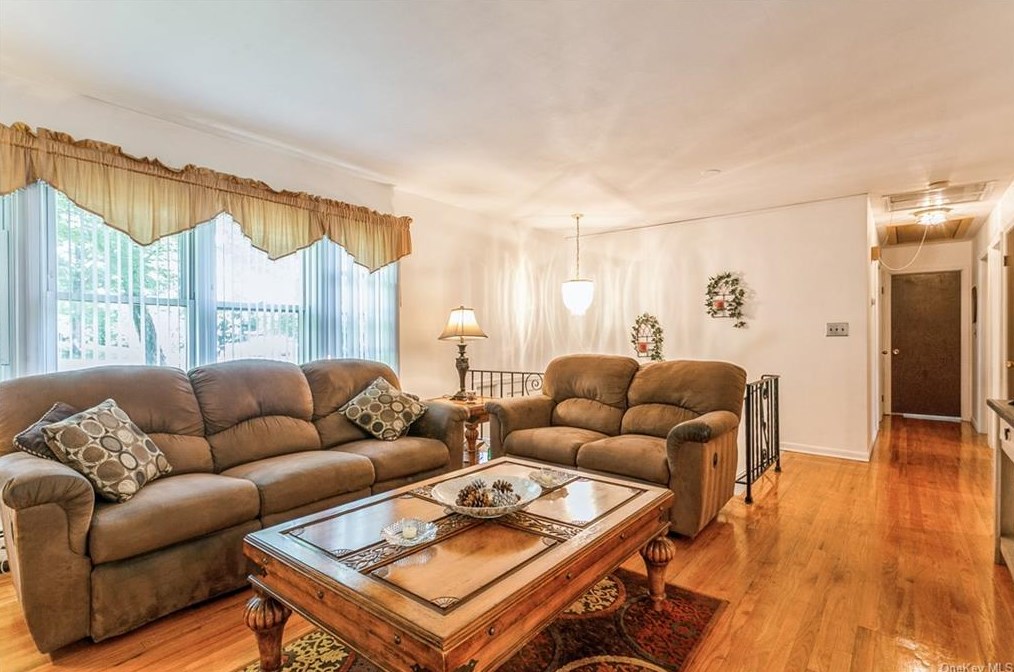 74 Jennifer Ct, Yorktown Hgts, NY 10598