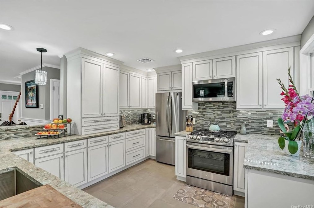 82 Lakes Rd, Monroe, NY 10950-2600
