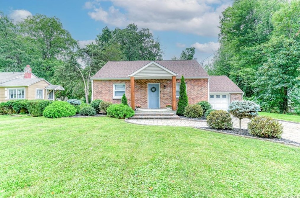 92 Taft Ave, Newburgh, NY 12550-2735