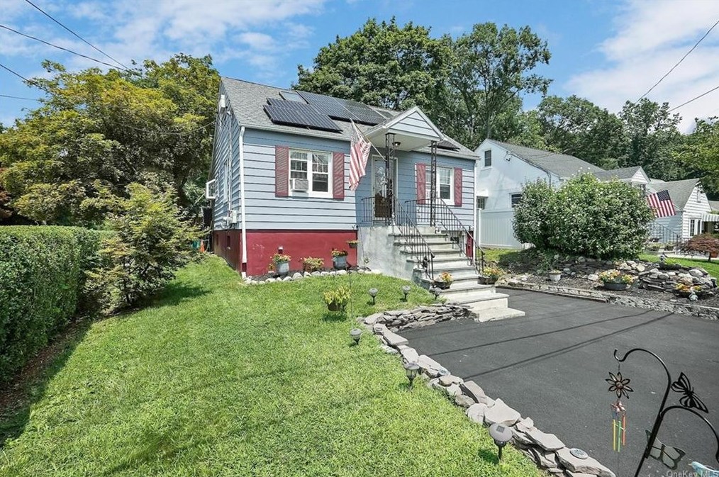 722 Shenandoah Ave, Peekskill, NY 10566-5526