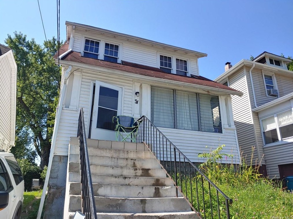 31 Poplar St, Newburgh, NY 12550-4043