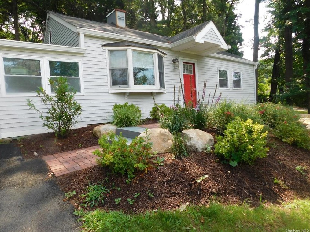 150 Railroad Ave, Chestnut Ridge, NY 10965-1880