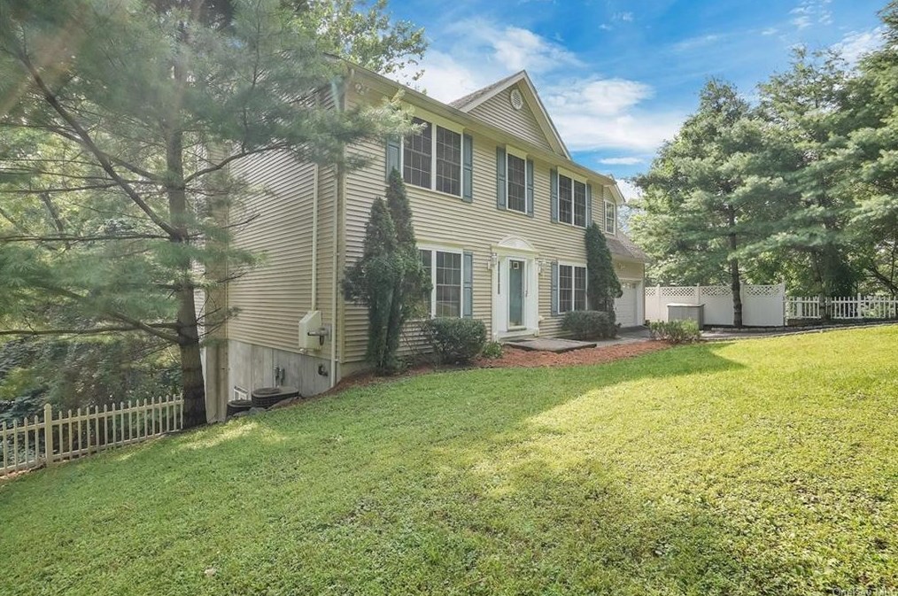 48 Wharton Dr, Cortlandt Manor, NY 10567-7431