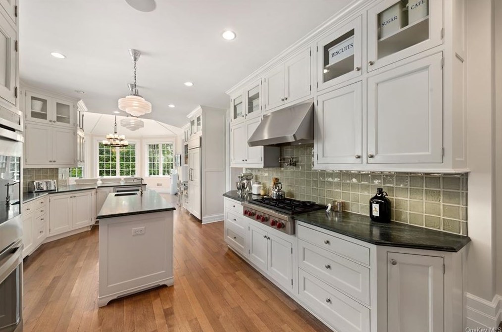 536 Orienta Ave, Mamaroneck NY  10543-4317 exterior